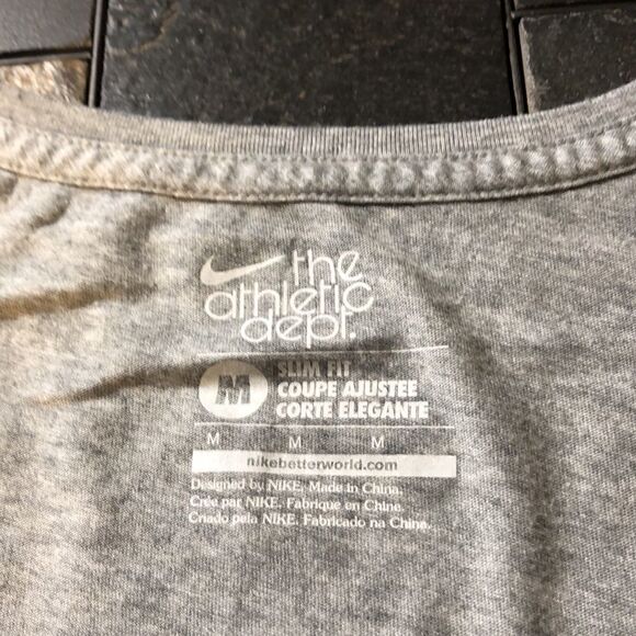 Nike slim fit v-neck graphic tee size medium - Picture 3 of 4